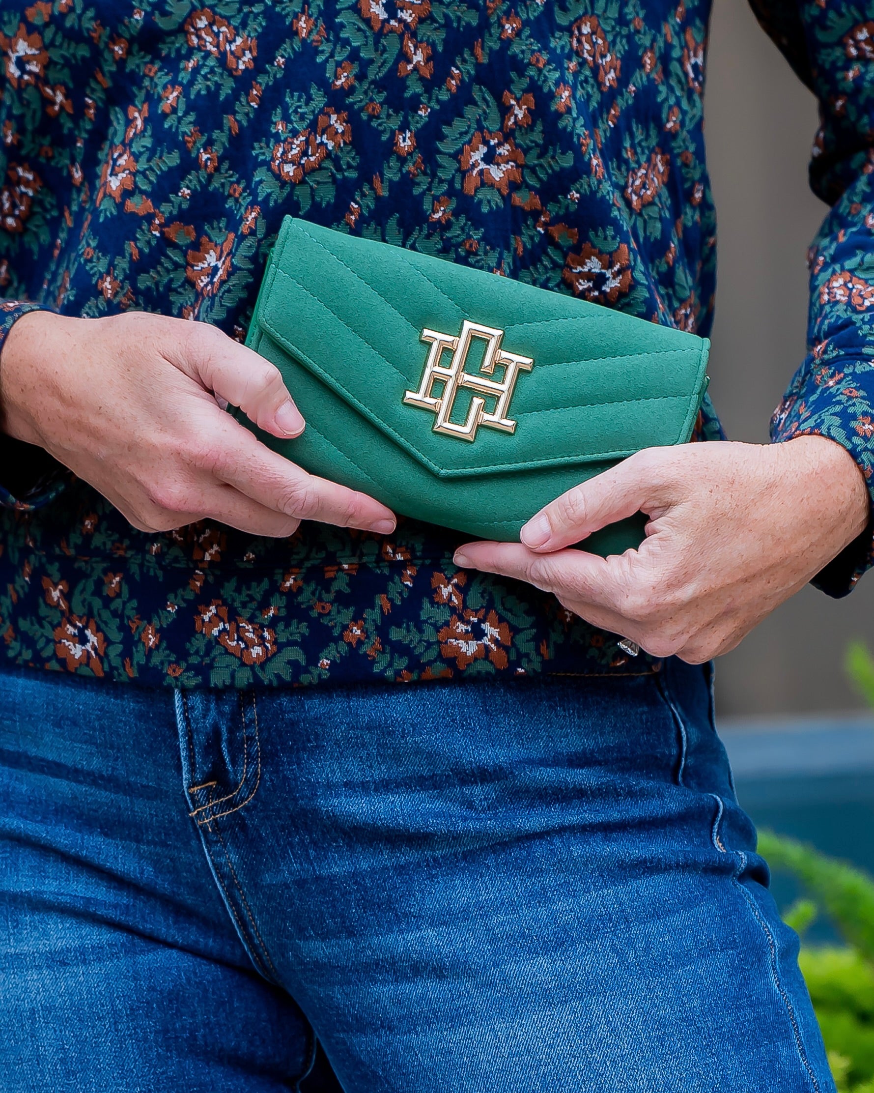 Wallet Body Bag／コーデュラカーキ Carlington Clutch/Crossbody Green VQ – Caroline Hill