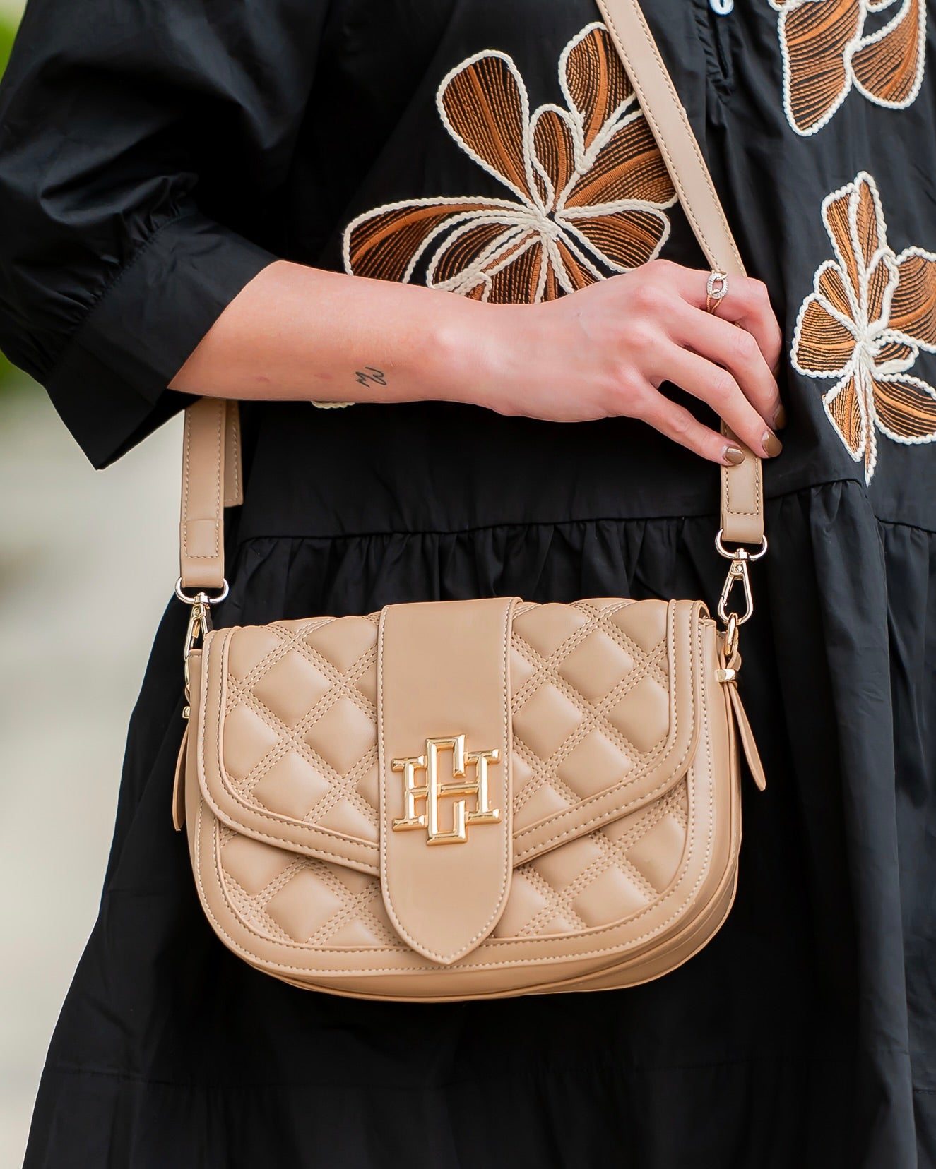 Griffin Crossbody Latte DQ