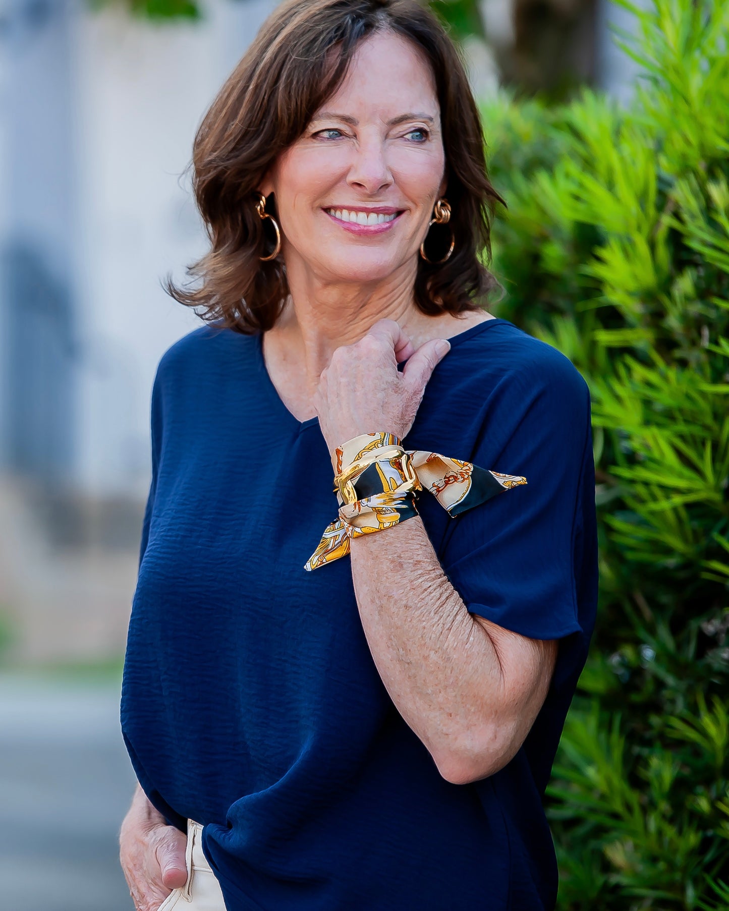 Winthrop Easy V-Neck Top- Navy