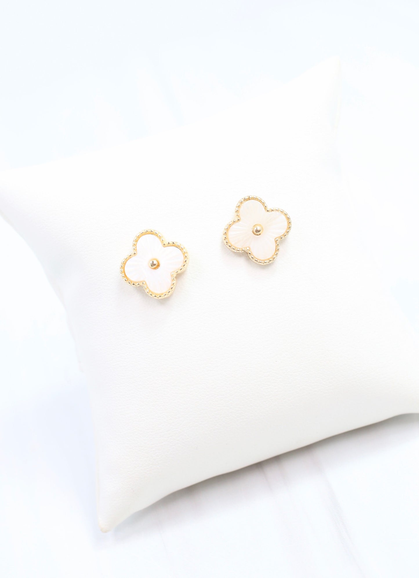 Camile Clover Stud Earring Mother of Pearl