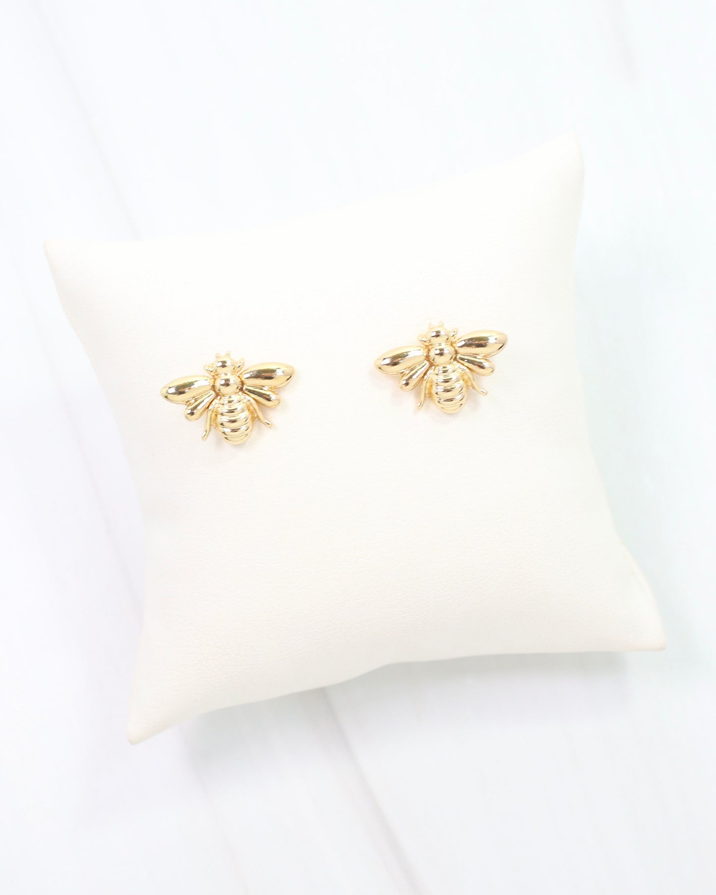 Buzzin Bee Stud Earring Gold