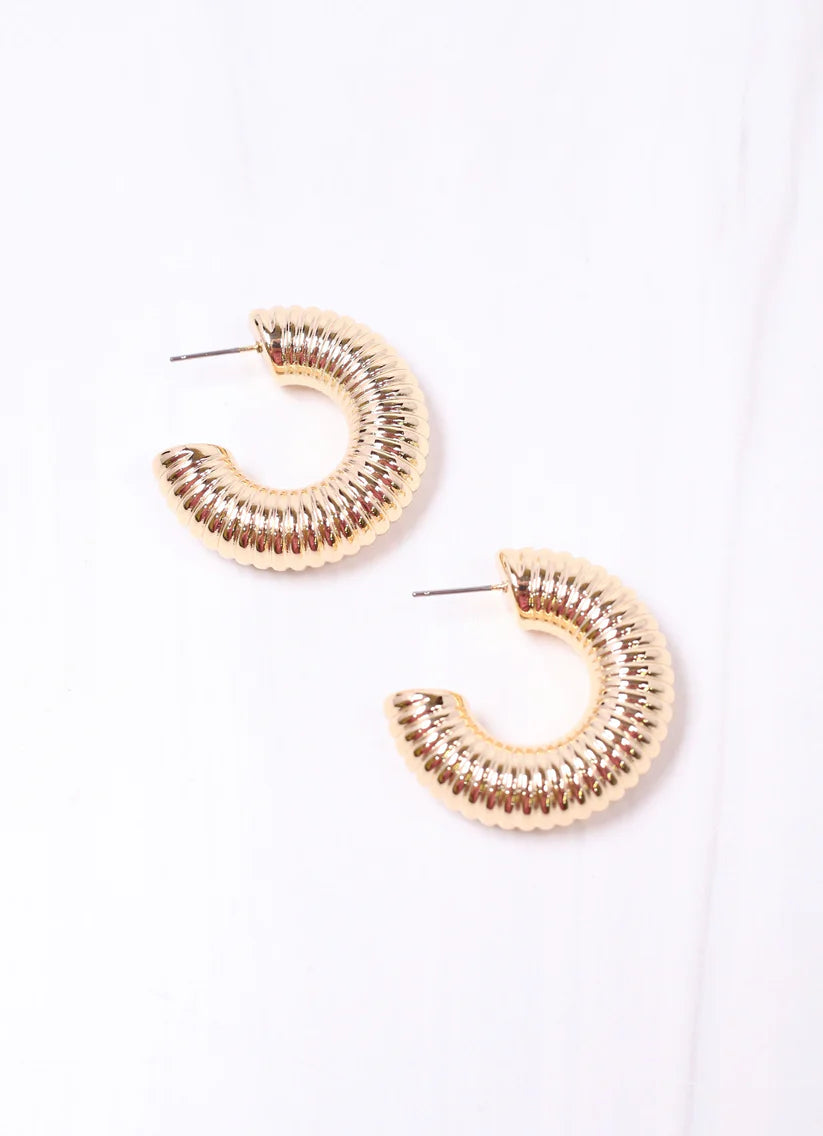 Sarelle Ribbed Hoop Earring