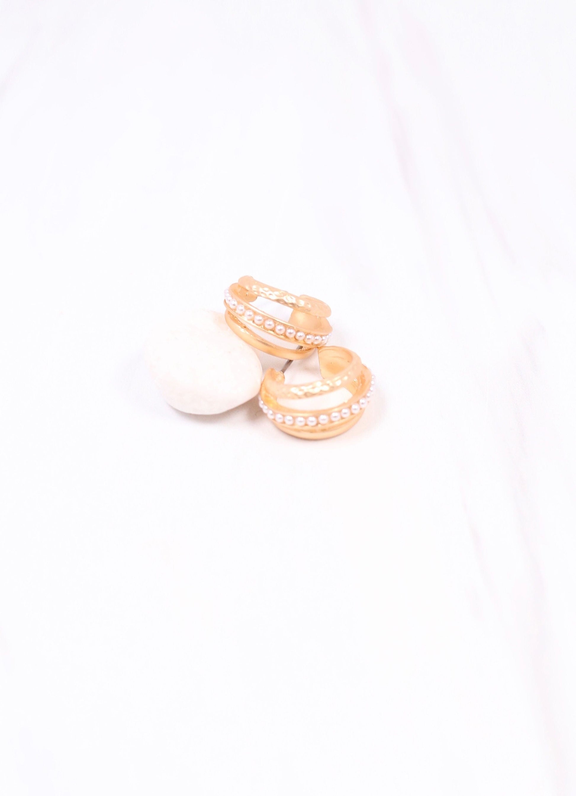 Wolverly Pearl Hoop Earring GOLD - Caroline Hill