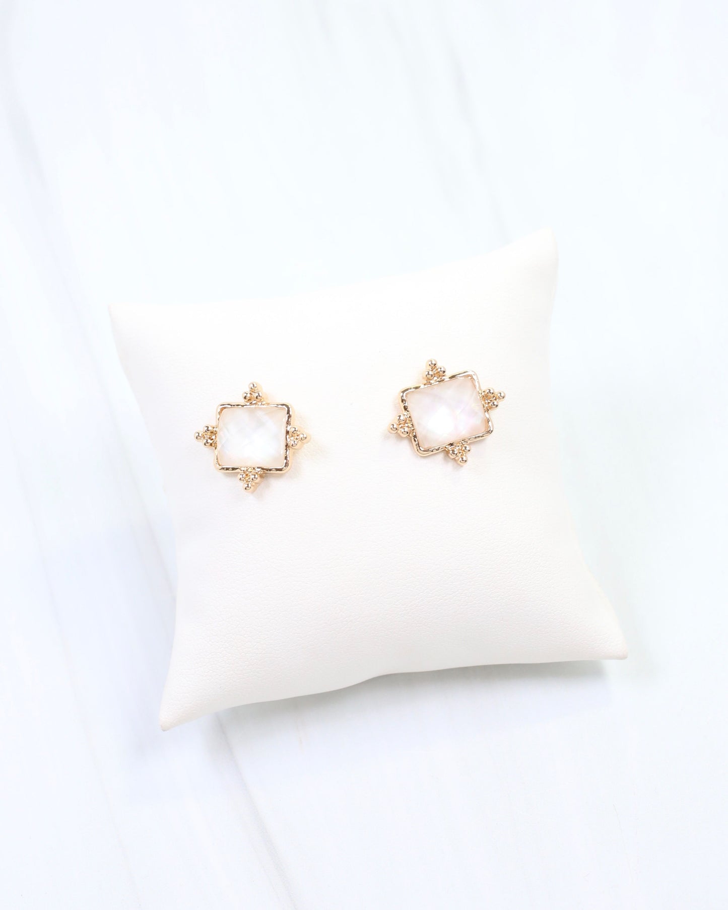 Kerang Square Facited Stud Earring White