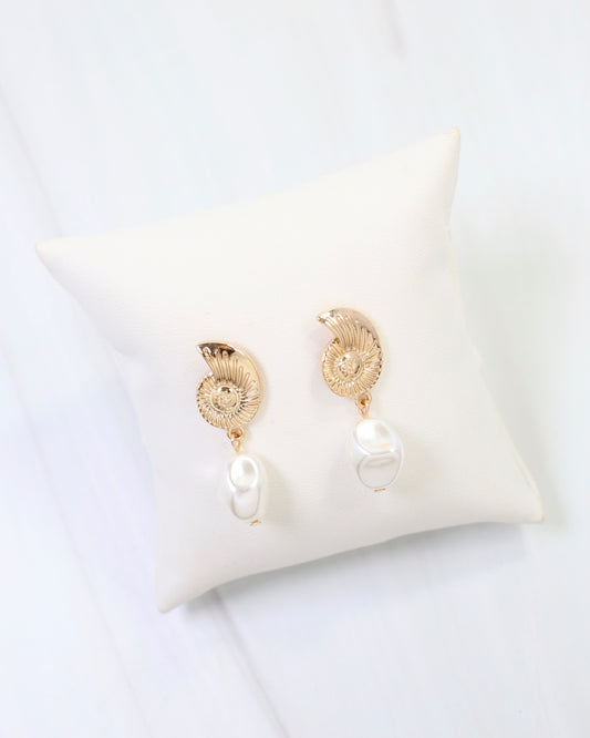 Oswego Shell Pearl Drop Earring Gold