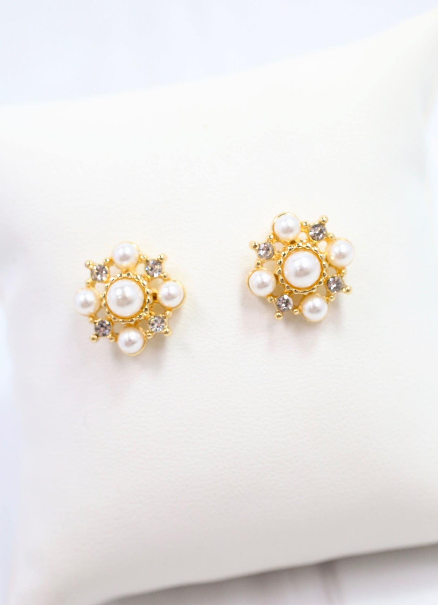 Banks Pearl Stud Earring Gold