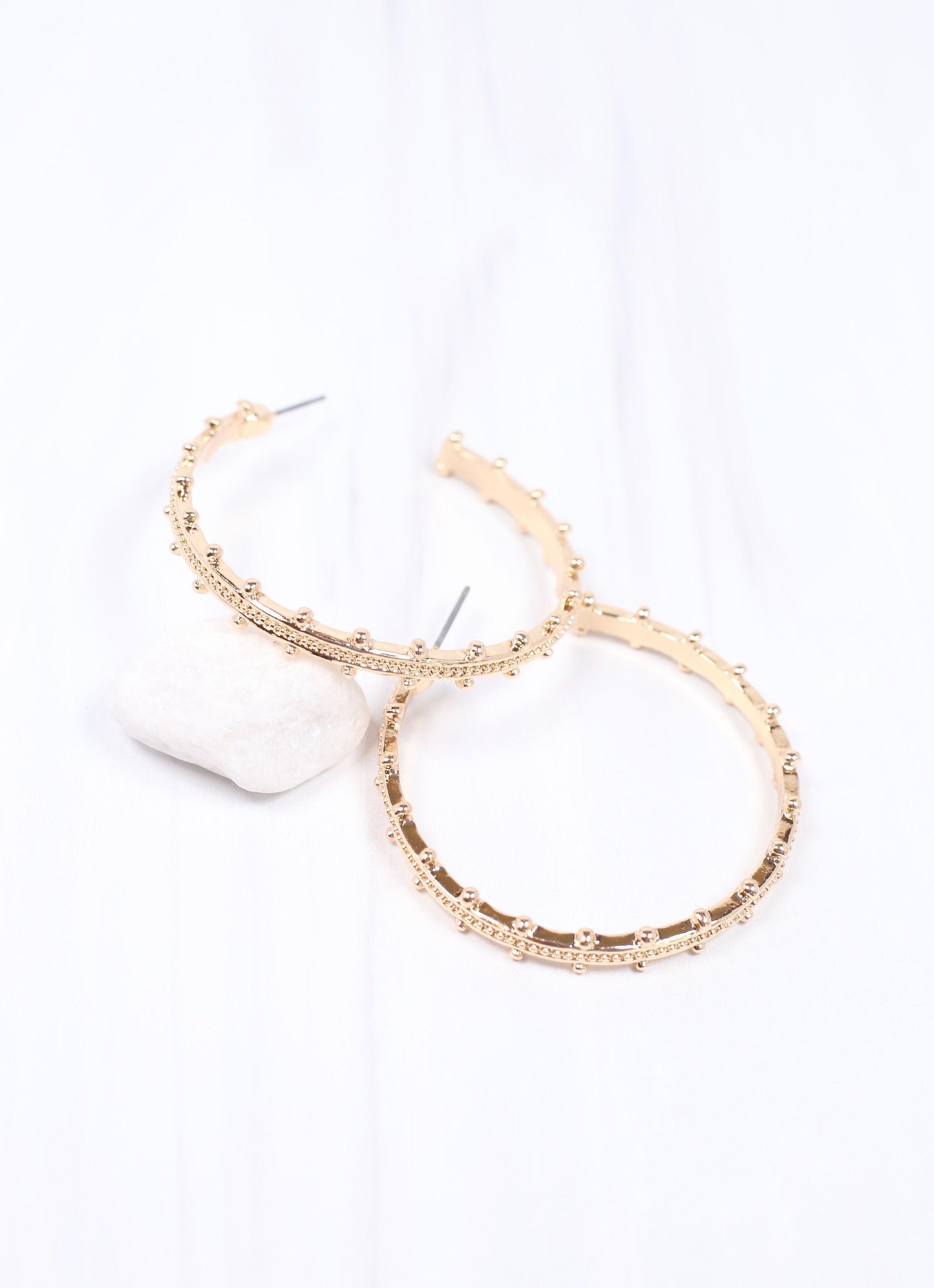 Huggin Dotted Hoop Earring GOLD - Caroline Hill