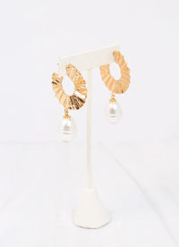 Kennedy Gold Ribbed Hoop Earring with Pearl - Caroline Hill